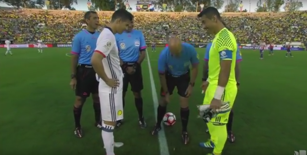 Asa ceva nu s-a mai intamplat pana acum! Cum a cazut moneda la meciul dintre Paraguay si Columbia de la Copa America! VIDEO