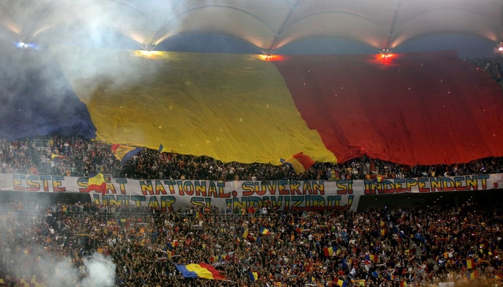 Romanii invadeaza Franta! Avioanele cu destinatia Paris sunt pline cu fanii Romaniei. Vor fi 15 mii pe stadion cu Franta - VIDEO