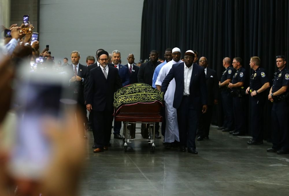 14.000 de oameni l-au insotit pe Muhammad Ali pe ultimul drum. Imagini impresionante de la inmormantarea marelui boxer - VIDEO_3
