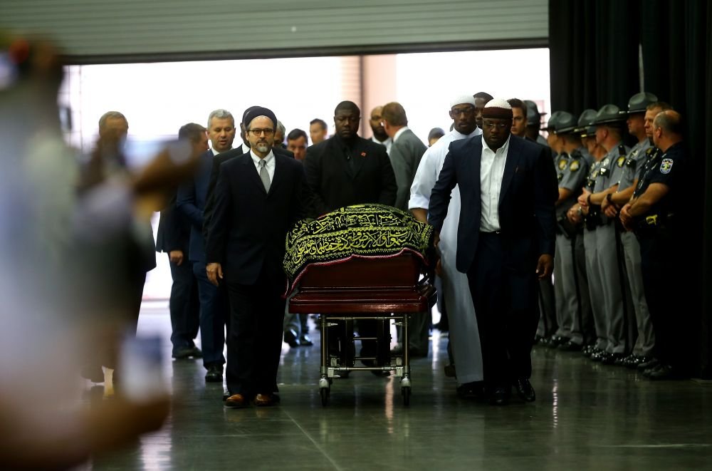 14.000 de oameni l-au insotit pe Muhammad Ali pe ultimul drum. Imagini impresionante de la inmormantarea marelui boxer - VIDEO_4