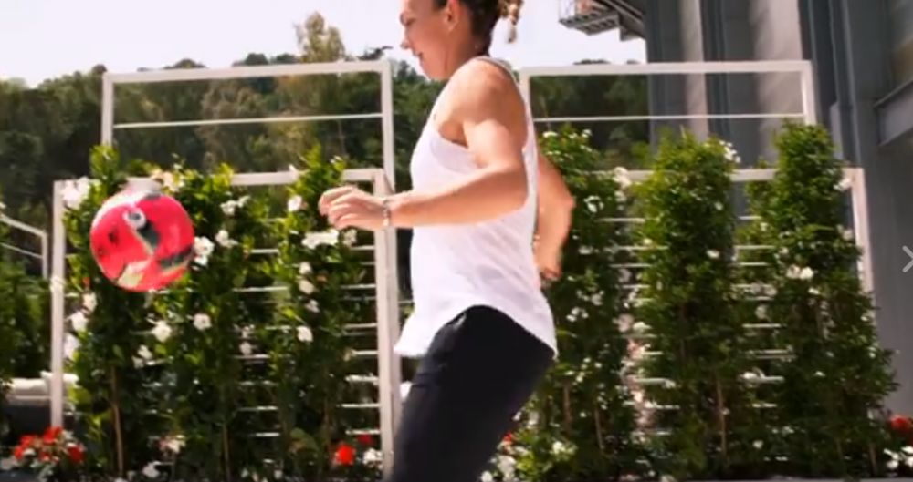 Simona Halep s-a duelat in jonglerii cu adversarele din circuitul WTA si nu s-a descurcat deloc rau! Cate