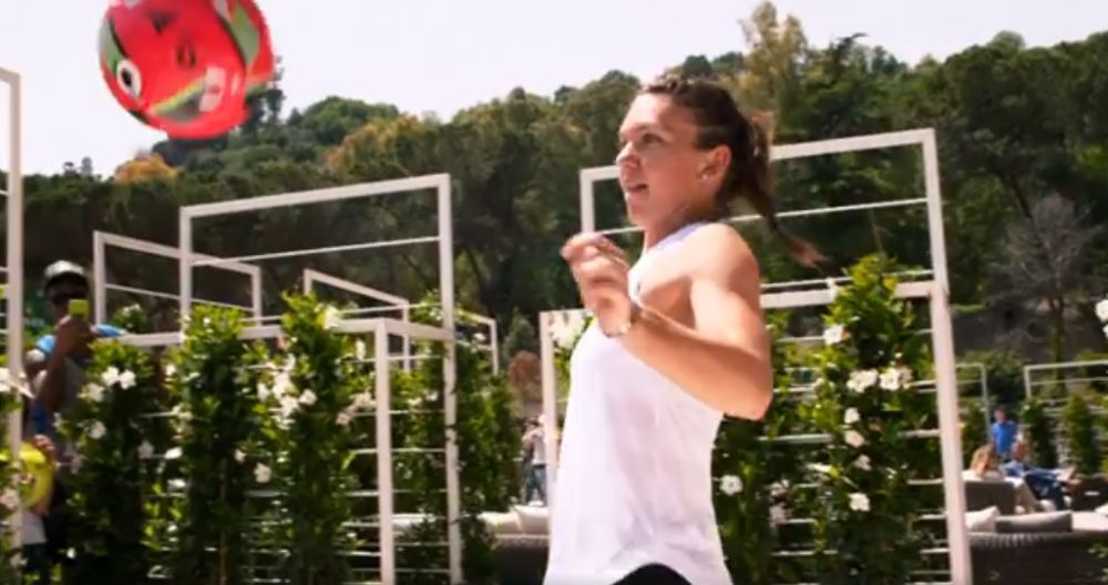 Simona Halep s-a duelat in jonglerii cu adversarele din circuitul WTA si nu s-a descurcat deloc rau! Cate