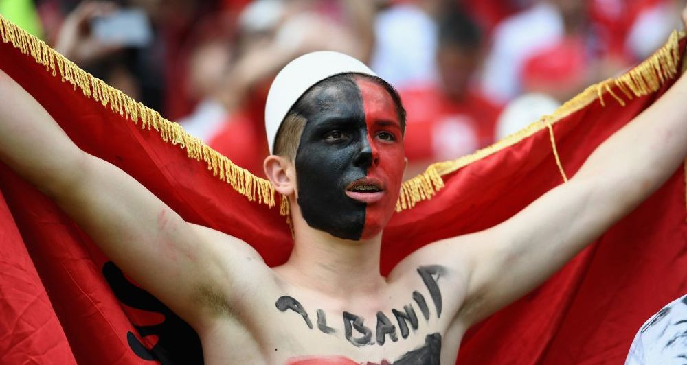 ALBANIA 0-1 ELVETIA: LIKE SI SCHAR :) Elvetia si Franta urca pe primele locuri in grupa Romaniei, Schar a marcat golul unei victorii dramatice. Vezi fazele meciului si cum arata acum grupa