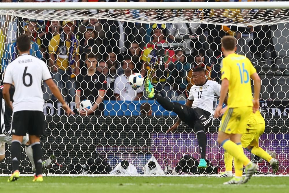 Moment DRAMATIC in Germania - Ucraina! Boateng si-a salvat echipa dupa ce a scos mingea de pe LINIA PORTII! Super VIDEO