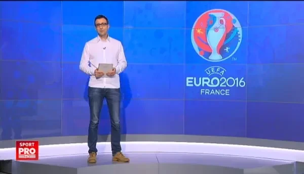 O farsa care l-a scos din minti! Un suporter a spart televizorul dupa ce iubita lui a instalat o aplicatie prin care i-l oprea la fiecare faza imporanta a meciului :) VIDEO