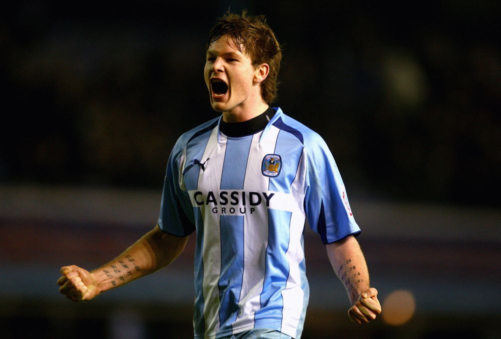 EUROPEDIA La 17 ani juca handbal iar 5 ani mai tarziu a fost numit capitanul nationalei de fotbal! Povestea vikingului care conduce Islanda_3