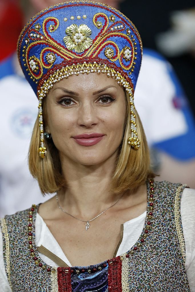 GALERIE FOTO: Cele mai frumoase fete de la Euro! Albanezele prind sigur finala, polonezele au luat toate blitzurile: poza in care doua dintre ele se saruta in tribune e azi viral pe net :)_14