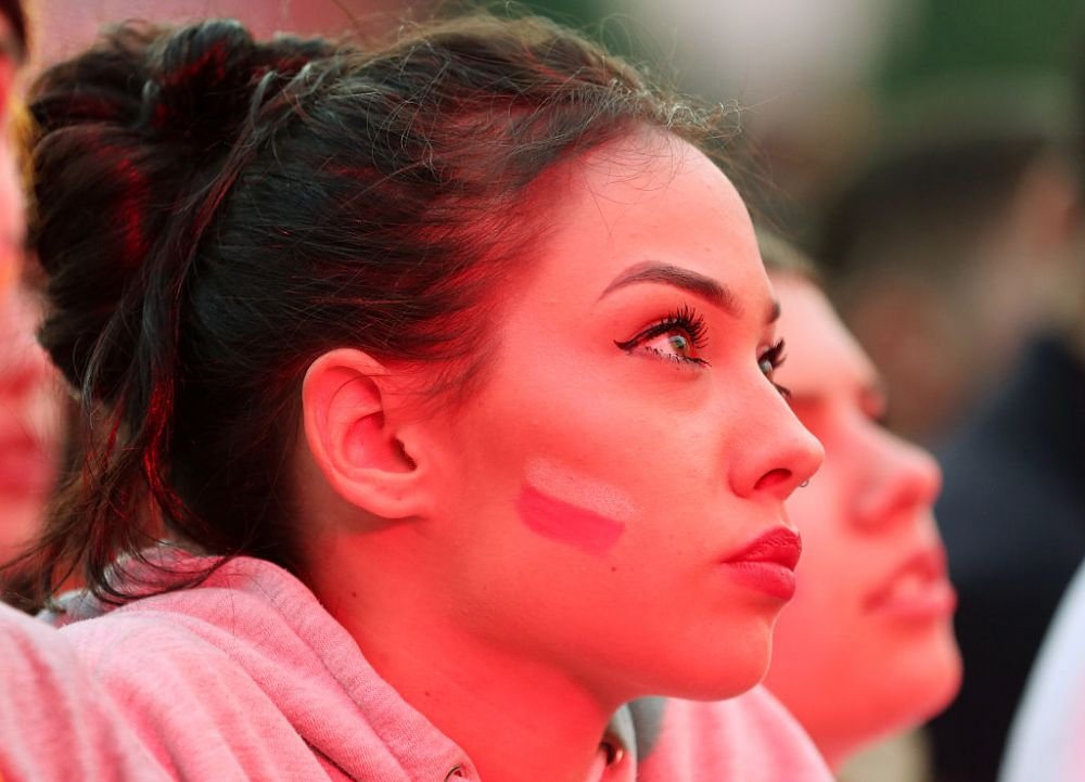 GALERIE FOTO: Cele mai frumoase fete de la Euro! Albanezele prind sigur finala, polonezele au luat toate blitzurile: poza in care doua dintre ele se saruta in tribune e azi viral pe net :)_26