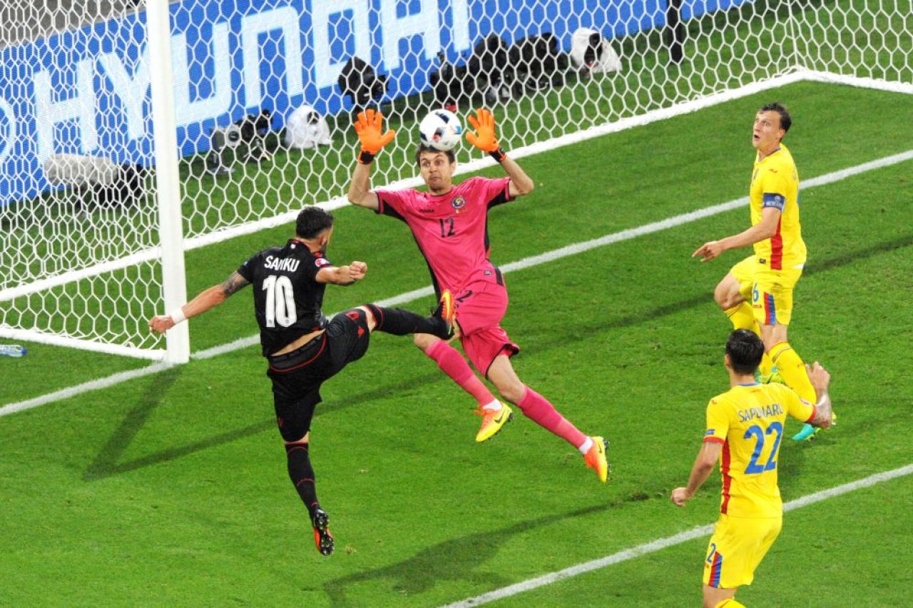 Pierdut buletin! N-avem echipa, n-avem selectioner! Cele patru motive pentru care Romania a murit incet, dar sigur la Euro_2