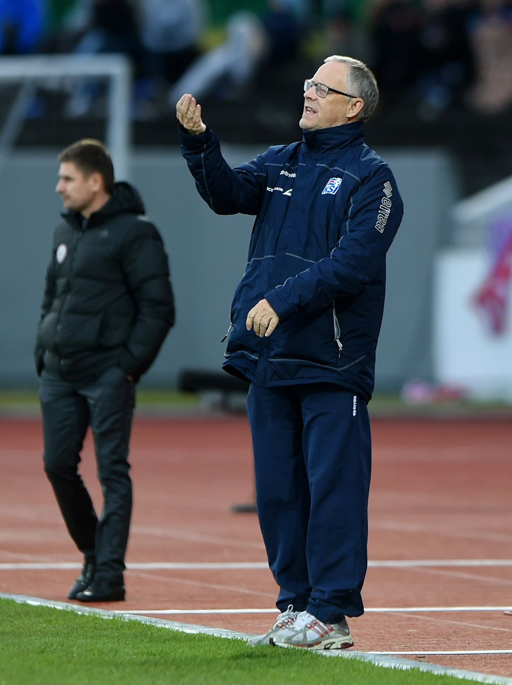 Vestiarul anonimilor de care Europa s-a indragostit! Secretele senzationale ale jucatorilor Islandei, echipa fenomen a acestui European din Franta!_2