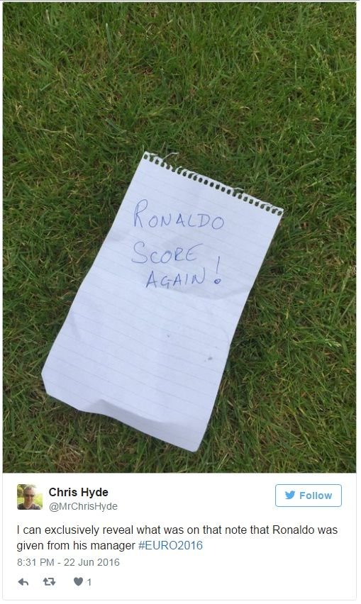 Ce scria pe biletul secret primit de Cristiano Ronaldo pe teren cu Ungaria? Cele mai tari glume aparute pe internet. SUPER FOTO_4