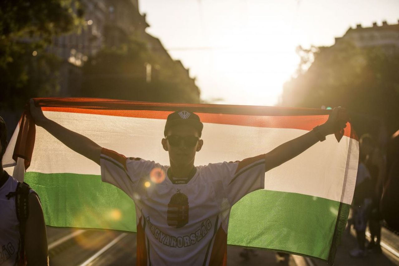 IMAGINI SENZATIONALE de pe strazile din Budapesta! 20.000 de oameni au blocat capitala Ungariei dupa calificarea in optimi la Euro_1