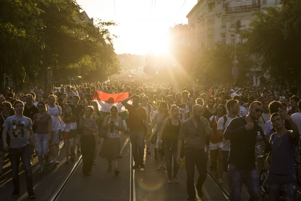 IMAGINI SENZATIONALE de pe strazile din Budapesta! 20.000 de oameni au blocat capitala Ungariei dupa calificarea in optimi la Euro_2