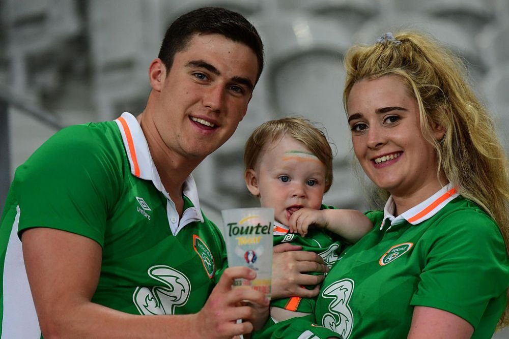GALERIE FOTO: Ei sunt oamenii care au cucerit o lume intreaga la Euro! Cele mai tari imagini cu fanii irlandezi pe stadioanele din Franta_7