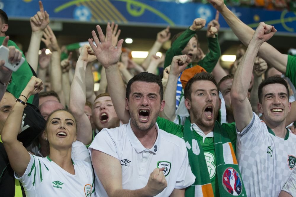 Daca Will Grigg e IN FLACARI, el e IN LACRIMI :)) Cel mai emotionat suporter de la Euro. A inceput sa planga 