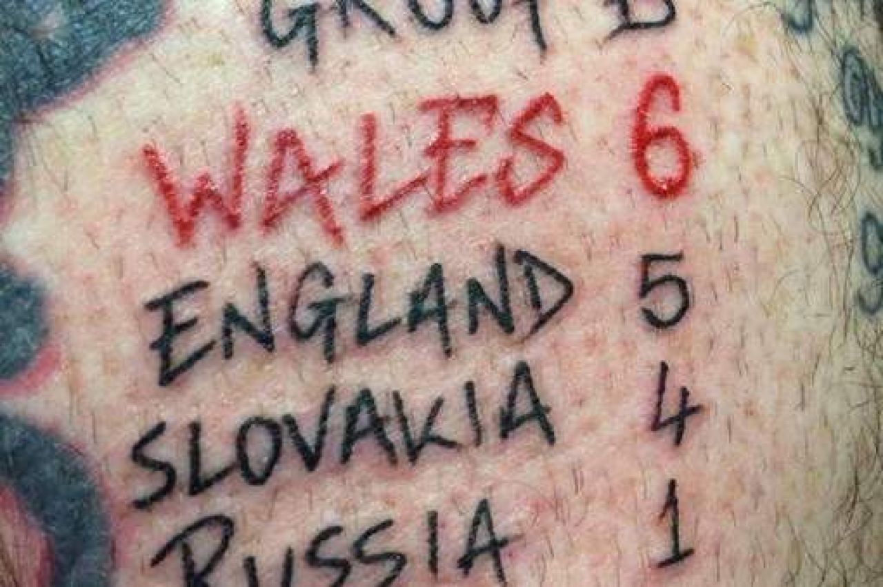 Galezii sunt in extaz dupa calificarea in optimi la primul lor EURO. Ce si-a tatuat un fan pe corp, pentru a-si aminti mereu de performanta nationalei lui Bale_2