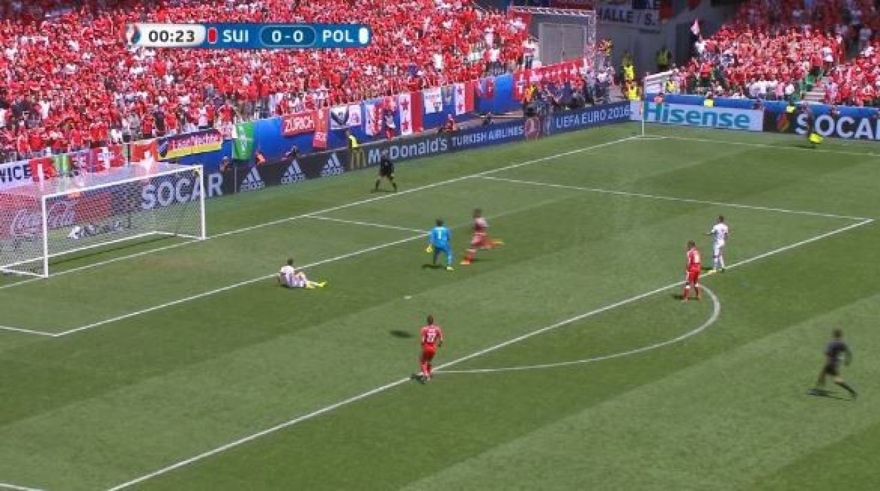 El e campionul ratarilor INCREDIBILE de la Euro 2016! Dupa faza halucinanta cu Germania, Milik a comis-o din nou, cu poarta goala, in secunda 23 cu Elvetia_2