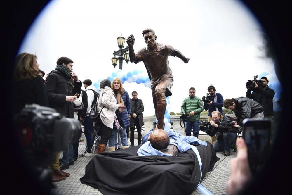 TOTUL pentru Messi! Argentinienii i-au facut statuie si il implora sa nu se retraga de la nationala. FOTO_2