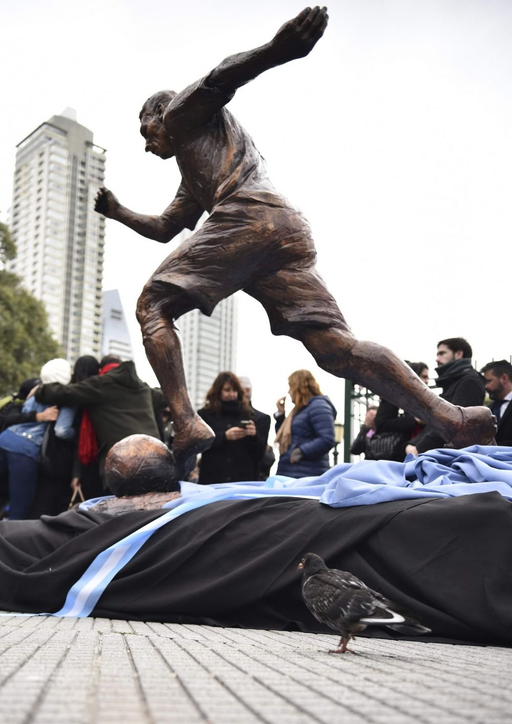 TOTUL pentru Messi! Argentinienii i-au facut statuie si il implora sa nu se retraga de la nationala. FOTO_4