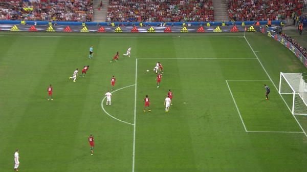 Milik rateaza din 6 metri in minutul 69 cu Portugalia