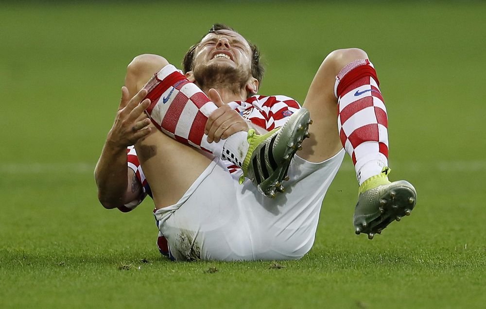 Scene socante in Croatia! Rakitic, GONIT cu pietre din vacanta! Mijlocasul si-a luat familia si a plecat din tara