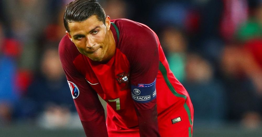 Cadou inedit pentru Ronaldo, daca Portugalia castiga Europeanul! Ce vrea sa ii dea o televiziune :)) Portugalia - Tara Galilor, miercuri la ProTV (22:00)