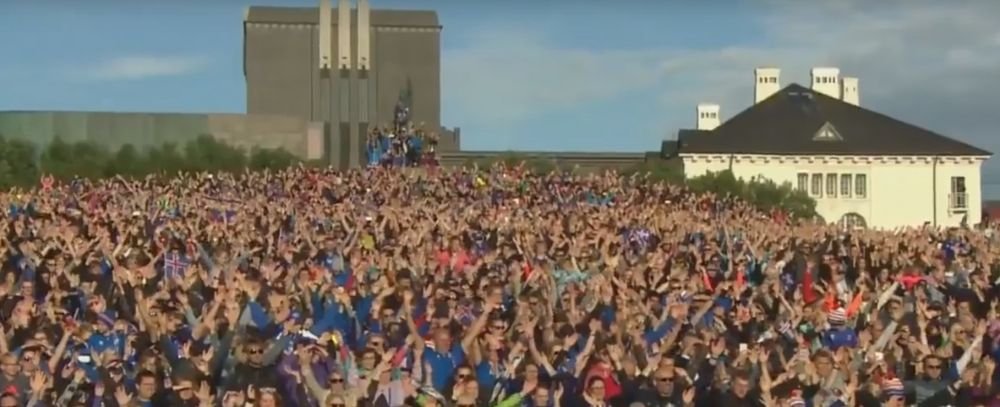 VIDEO SUPERB! Au scos toata tara in piata :)) Cum a fost primita nationala Islandei in Reykjavik