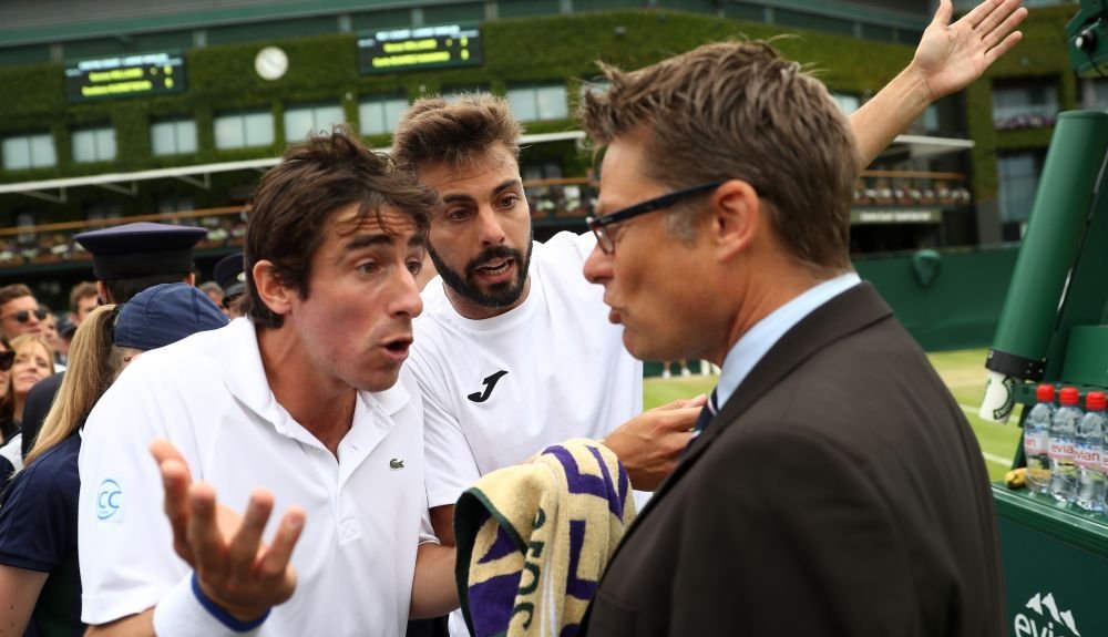 Scandal bizar la Wimbledon: un jucator e acuzat ca a urinat pe teren, in pauza dintre game-uri