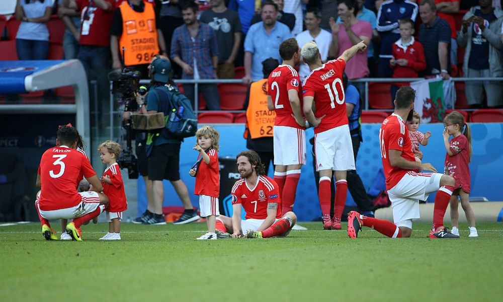 UEFA, nu FI REA! :) Seful turneului a interzis invadarea terenului de catre copiii jucatorilor galezi! 