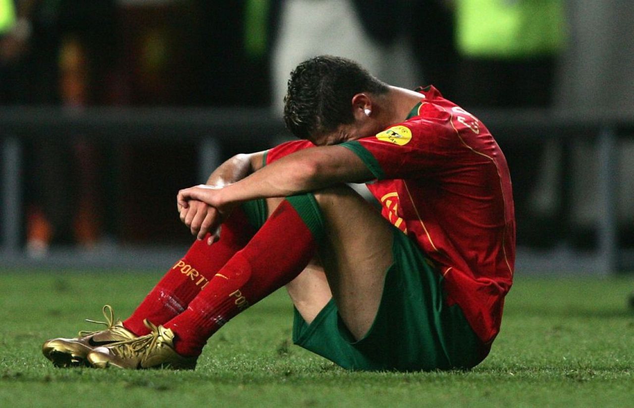 CE DESTIN, CE DRAMA, CE POVESTE! Cristiano Ronaldo iese plangand de pe teren pentru a doua oara in cariera intr-o finala de campionat european! Momente sfasietoare cu Franta. VIDEO_3