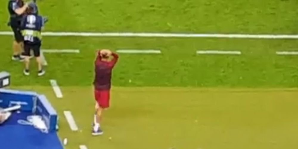 SUPER VIDEO! A inceput sa planga de FERICIRE! Cum a facut Cristiano Ronaldo pe banca la golul superb al lui Eder si cand FINALA s-a incheiat! A fost filmat din tribune