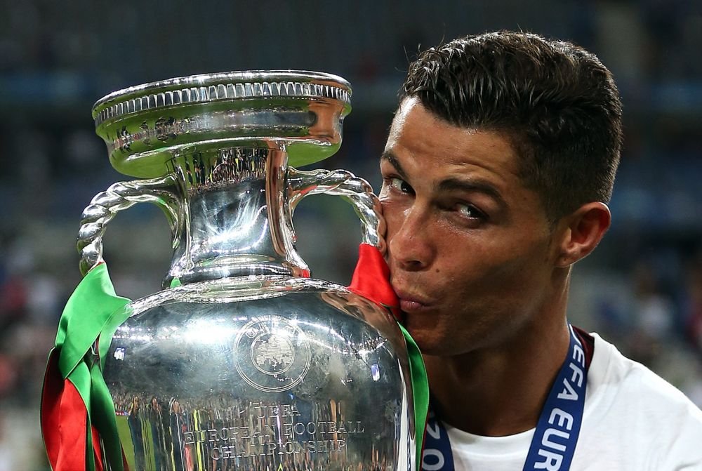 In 2004 l-am rugat pe Dumnezeu sa ne mai dea o sansa Declaratia emotionanta a lui Ronaldo dupa ce a iesit campion european