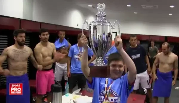 Jucatorii Stelei au sarbatorit in vestiar castigarea Cupei Ligii