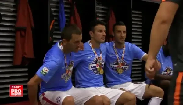 'Ce cauti aici?! Ce post joci!?' Super video din vestiarul Stelei dupa finala Cupei Ligii. Cum au fost filmati jucatorii