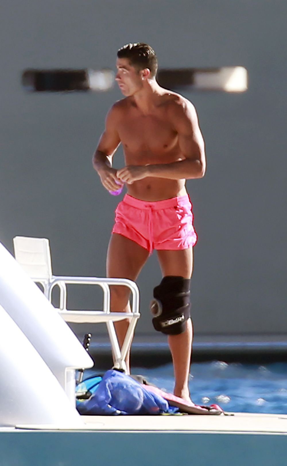 Imagini superbe cu Ronaldo in rolul de tata. Portughezul se reface alaturi de fiul sau si de familie pe un yacht - GALERIE FOTO_5