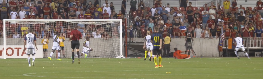 Gol senzational marcat de Jovetic pentru Inter. A trimis cu calcaiul, portarul a fost hipnotizat