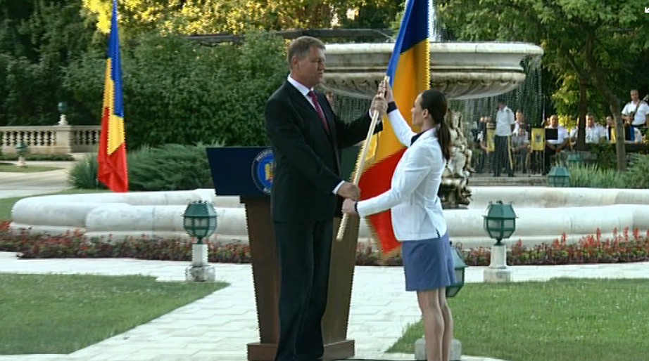 FOTO | Delegatia Romaniei pentru JO a primit drapelul de la presedintele Iohannis. Ponor va purta steagul, Chitu a depus juramantul sportivilor_3