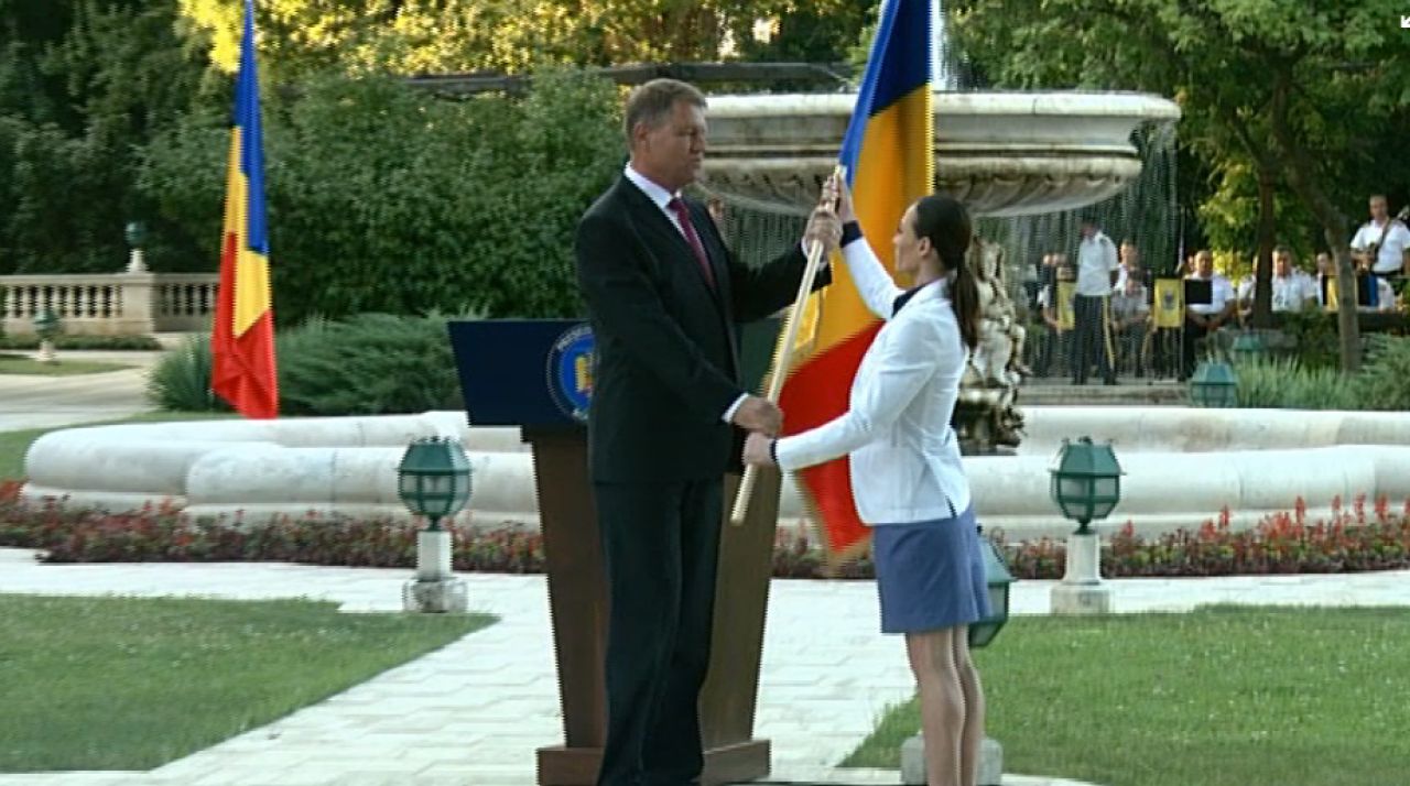 FOTO | Delegatia Romaniei pentru JO a primit drapelul de la presedintele Iohannis. Ponor va purta steagul, Chitu a depus juramantul sportivilor_3