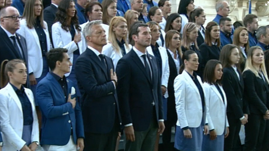 FOTO | Delegatia Romaniei pentru JO a primit drapelul de la presedintele Iohannis. Ponor va purta steagul, Chitu a depus juramantul sportivilor_5