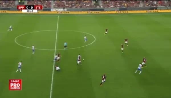 Stanciu scapa spre poarta, dar e blocat in ultima clipa