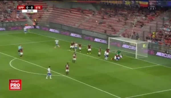 Corner pentru Steaua, Momcilovic e luat in brate in careul mic, cade, dar nu se acorda penalty!