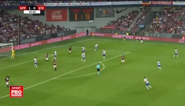 Lafata reia pe langa poarta din cativa metri