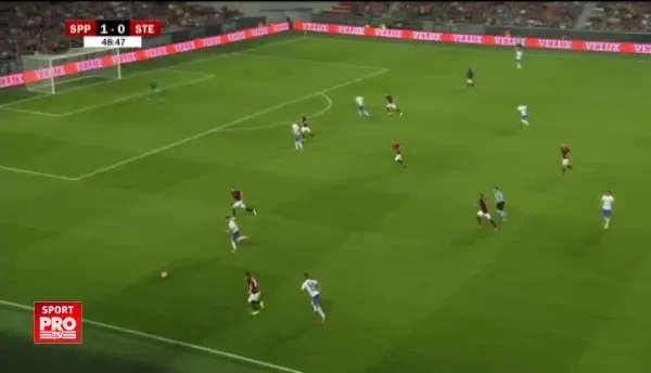 Ocazie uriasa pentru Steaua! Aganovic trimite in 12 metri, de unde Golubovic reia putin pe langa poarta