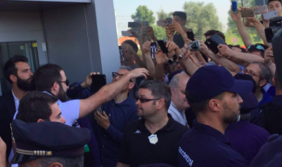 NEBUNIE LA TORINO! Higuain a aterizat dupa ce s-a transferat oficial la Juventus! Cum a fost primit_3