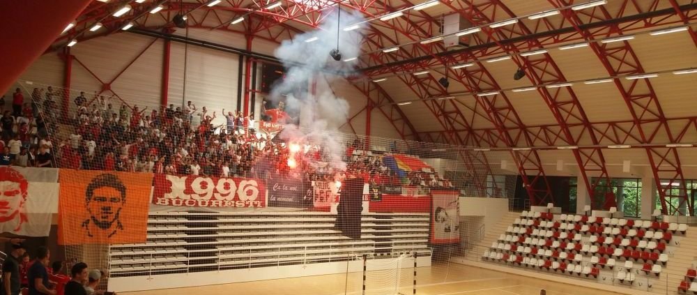 Show SENZATIONAL pentru Rapid! VIDEO: Pace intre Dinamo si Rapid intr-un meci al legendelor. Ce s-a intamplat la amicalul de azi