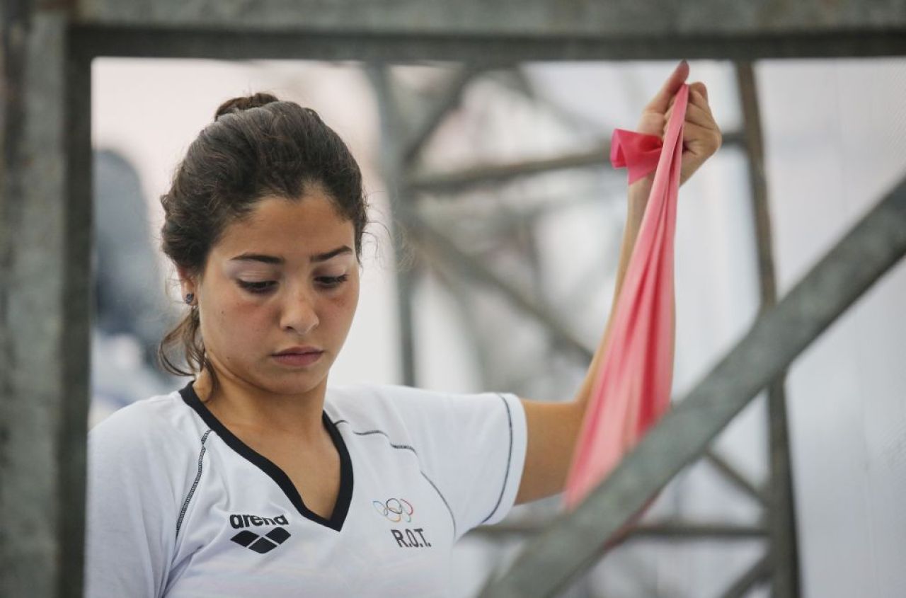 Povestea uimitoare a refugiatei care participa la Rio: a salvat 20 de oameni impingand o barca timp de 3 ore prin valuri, acum se pregateste sa sara in piscina la Olimpiada_1