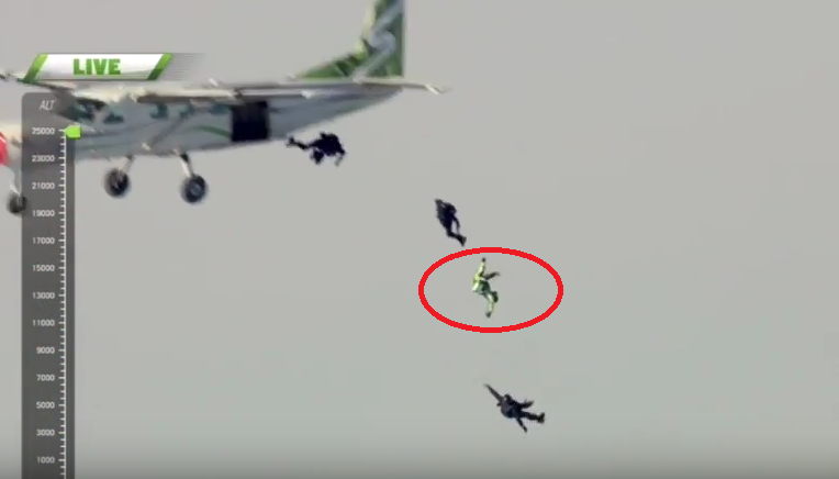 Nebunie, imagini incredibile, ISTORIE! El este primul om care sare din avion, de la 7600 de metri altitudine, FARA PARASUTA! Cum a aterizat VIDEO