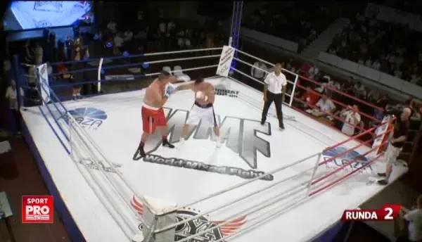 Andrei Gombos il invinge prin KO tehnic pe Andrei Crivat, in prima lupta a de pe main card