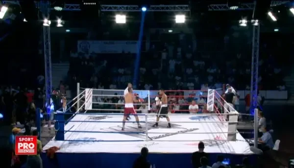 Robert Cristea il face KO in prima repriza pe George Mehedinteanu