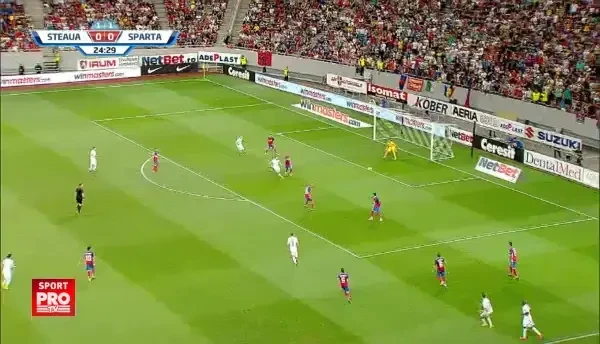 Sural trage peste poarta de la 11 metri